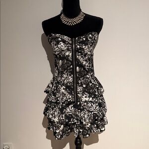 Beautiful mini dress 🖤🤍